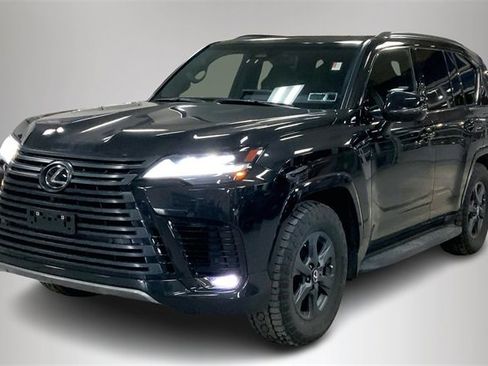 Used 2025 Lexus LX 700h Overtrail image 2