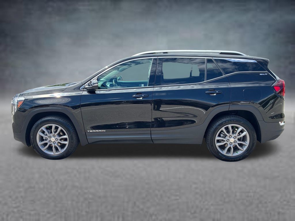 Used 2024 GMC Terrain SLT AWD/4WD image 2