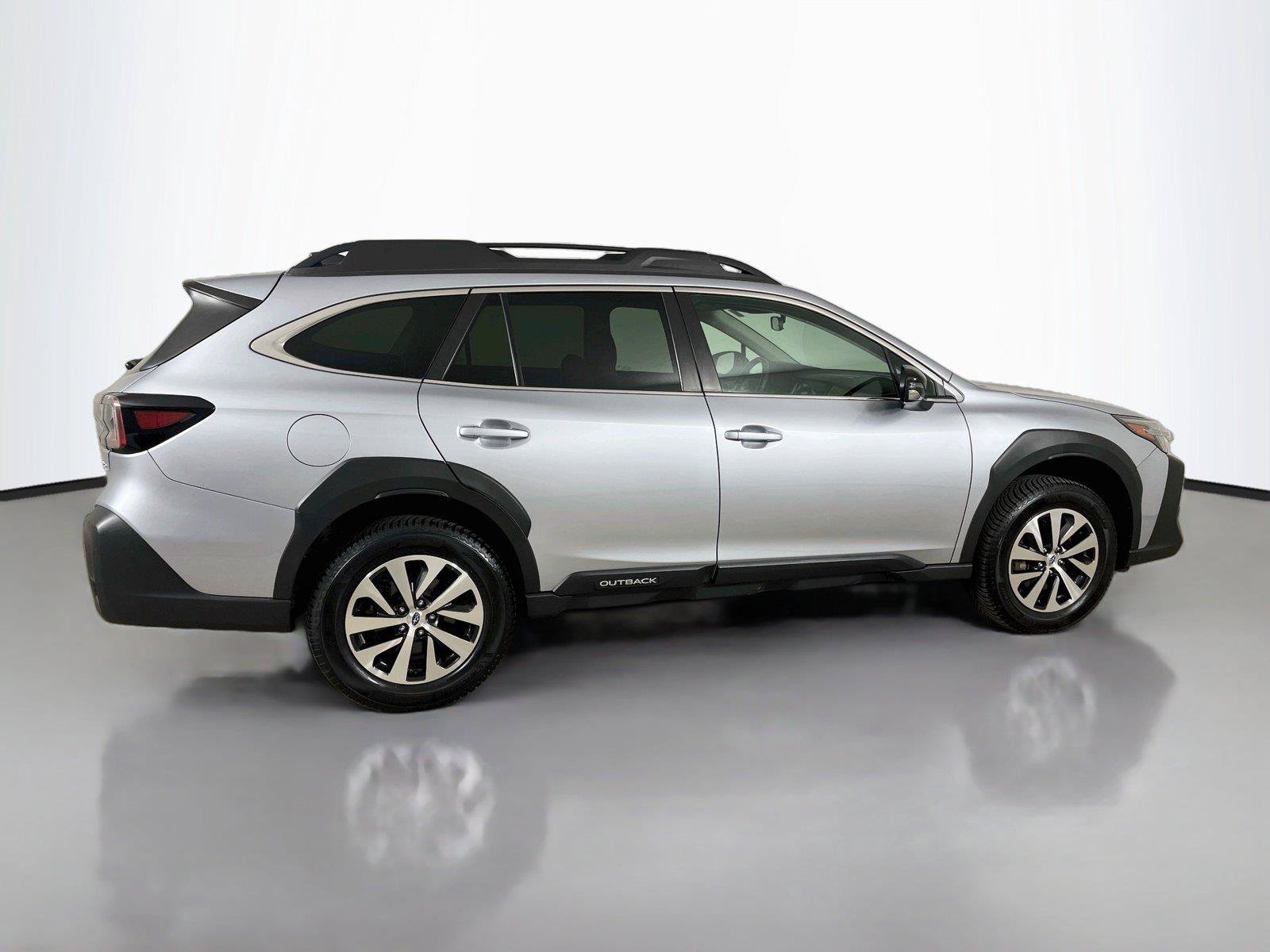 Used 2024 Subaru Outback Premium AWD/4WD image 17