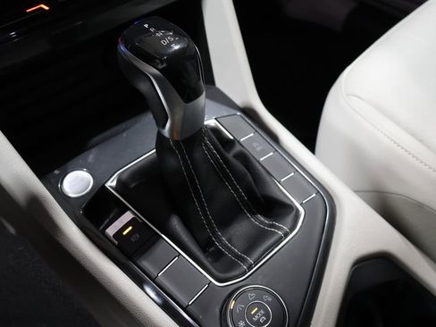 Used 2022 Volkswagen Tiguan SE image 29