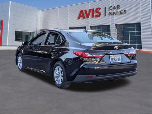 Used 2025 Toyota Camry LE image 9