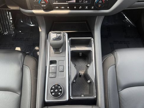 Used 2024 Nissan Pathfinder SL w/ SL Premium Package AWD/4WD image 11