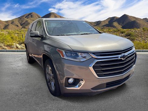 Used 2019 Chevrolet Traverse Premier w/ Driver Confidence II Package FWD image 3