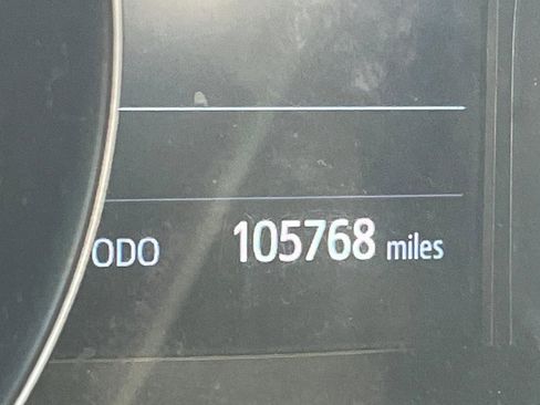 Used 2019 Toyota C-HR LE image 9