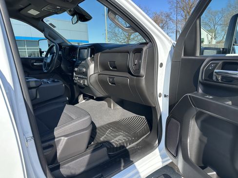 Used 2025 Chevrolet Silverado 2500 Custom w/ Custom Value Package image 33