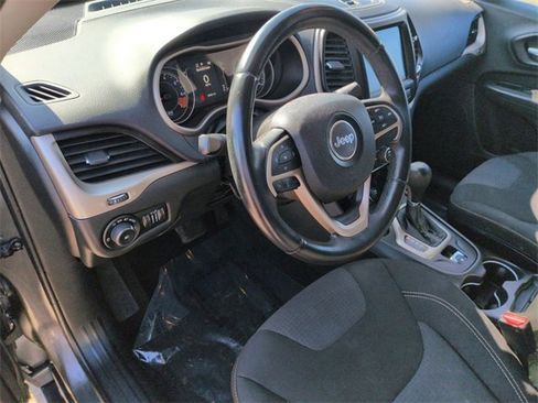 Used 2015 Jeep Cherokee Latitude image 11