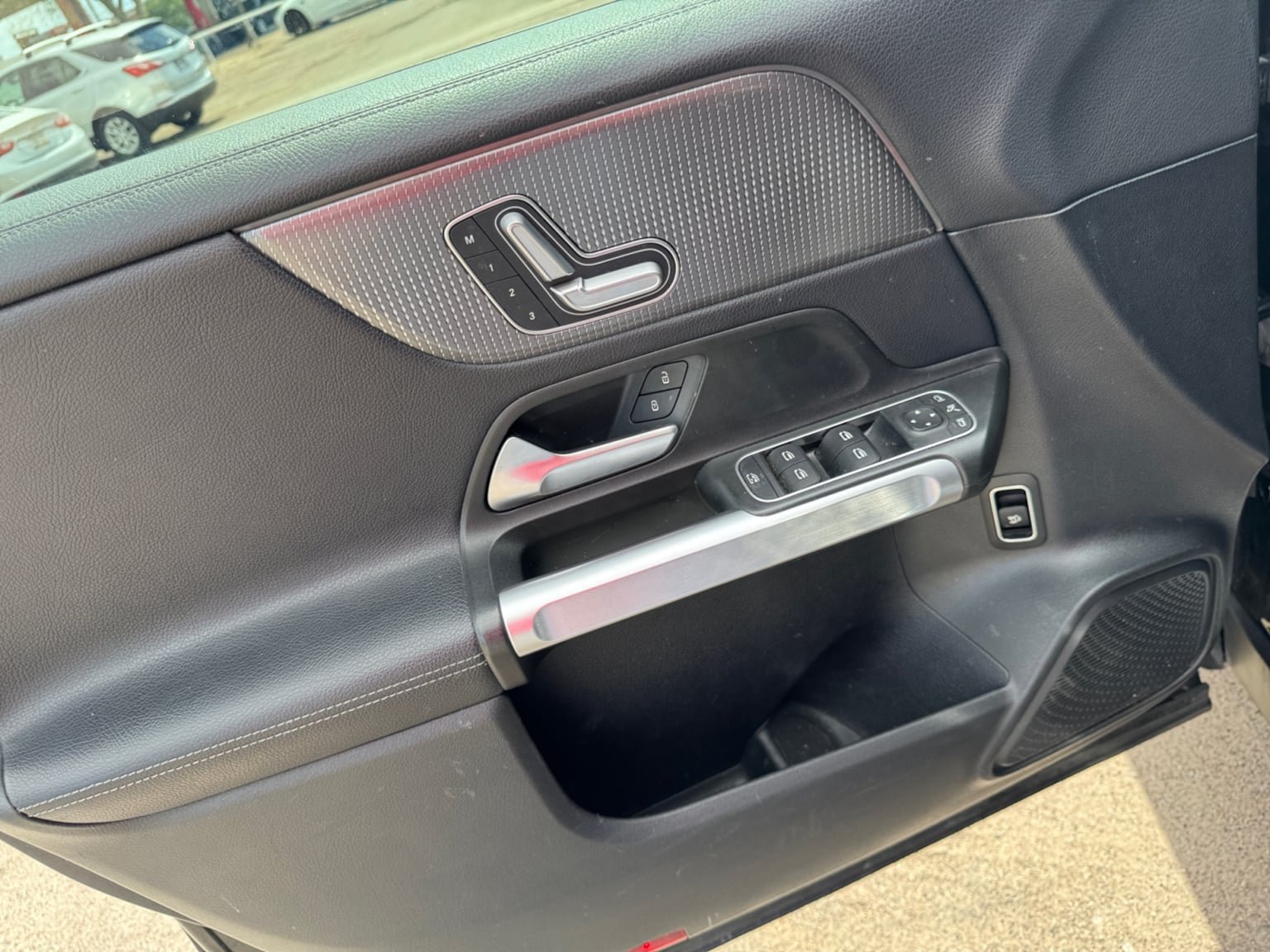 Used 2021 Mercedes-Benz GLB 250 w/ Premium Package image 11