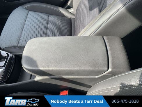 Used 2025 Chevrolet Trax LT w/ LT Convenience Package FWD image 21