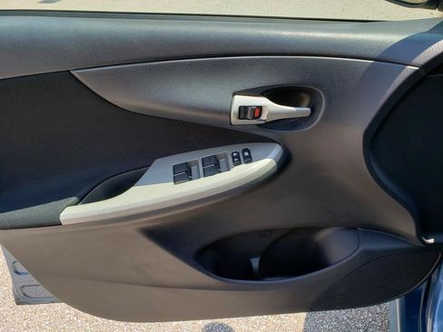 Used 2012 Toyota Corolla S w/ Preferred Accessory Pkg FWD image 9