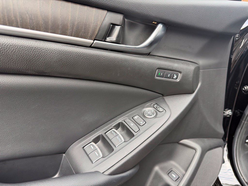 Used 2022 Honda Accord Touring image 21