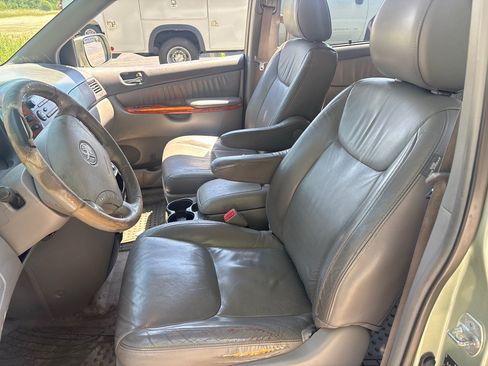 Used 2009 Toyota Sienna XLE FWD image 6