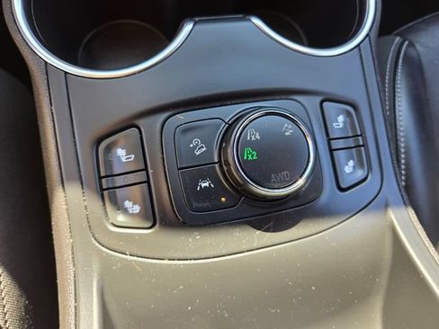 Used 2024 GMC Terrain SLT AWD/4WD image 24