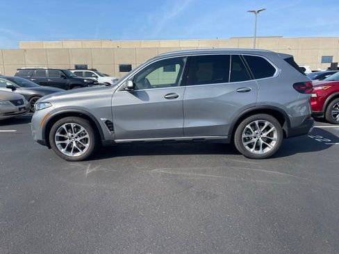 Used 2024 BMW X5 xDrive40i w/ Premium Package image 3