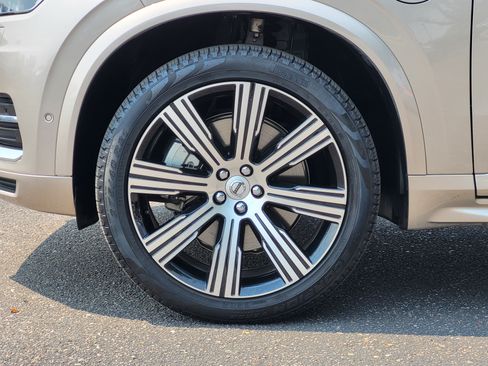 Certified 2024 Volvo XC90 T8 Plus w/ Protection Package AWD/4WD image 8