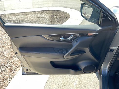 Used 2018 Nissan Rogue Sport SL image 16