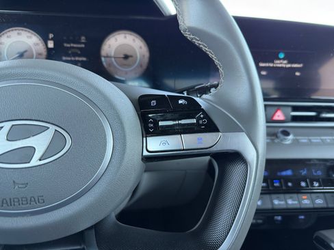 Used 2025 Hyundai Elantra SEL FWD image 18