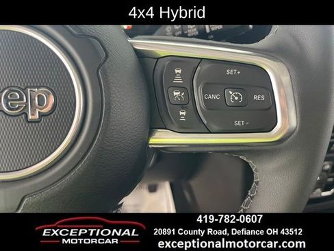 Used 2025 Jeep Wrangler Unlimited Sahara AWD/4WD image 39