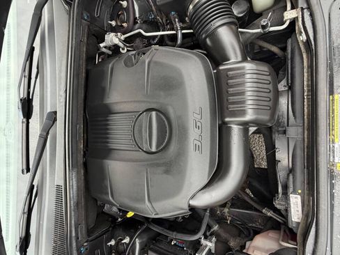 Used 2011 Jeep Grand Cherokee Laredo AWD/4WD image 14
