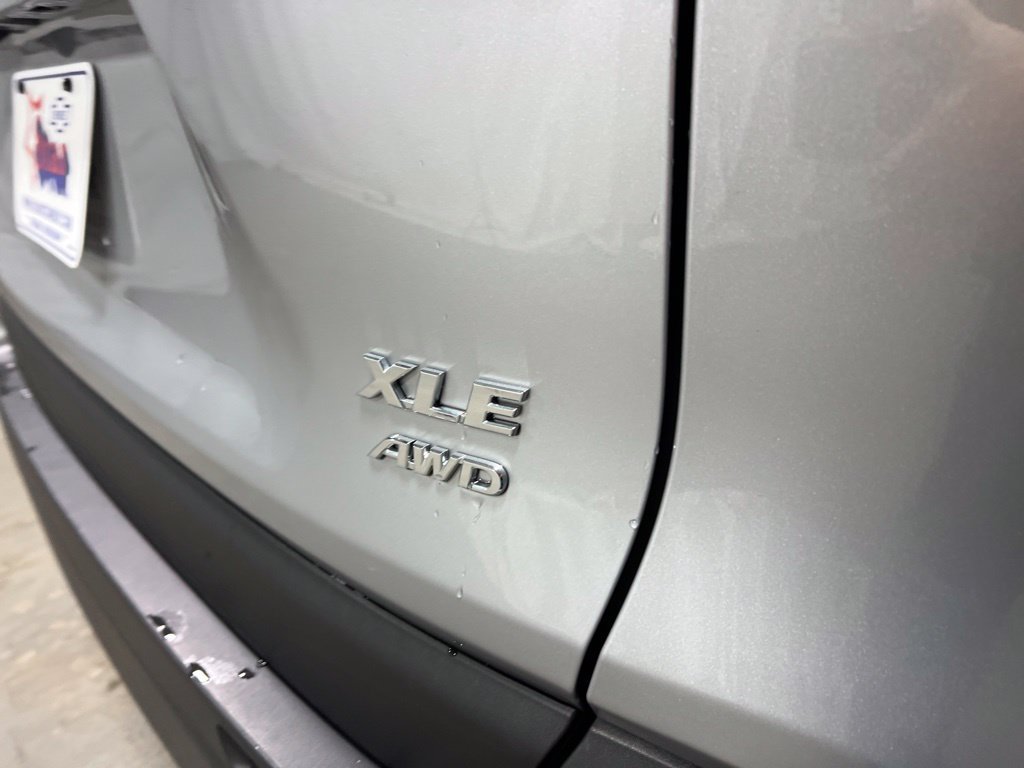 Used 2025 Toyota RAV4 XLE AWD/4WD image 15