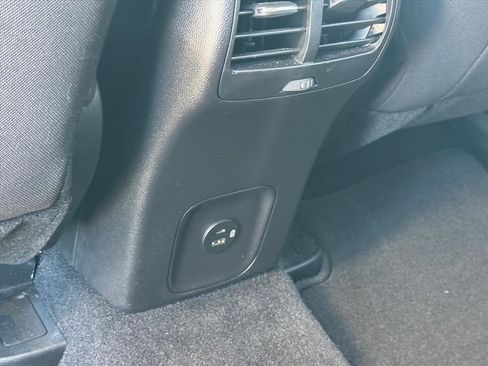 Used 2022 Ford Escape SE image 10