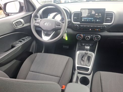 New 2026 Hyundai Venue SE image 9