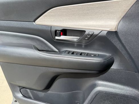 Used 2025 Toyota Grand Highlander AWD Hybrid image 18