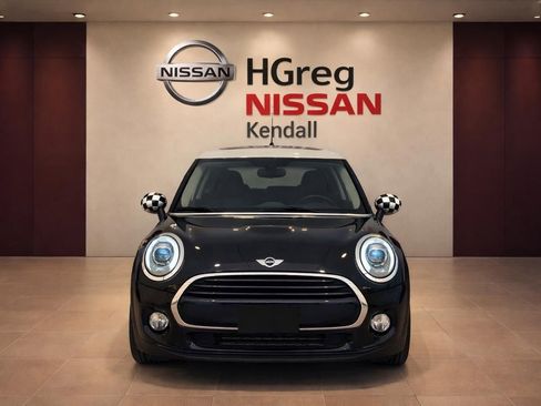 Used 2017 MINI Cooper 4-Door Hardtop image 7