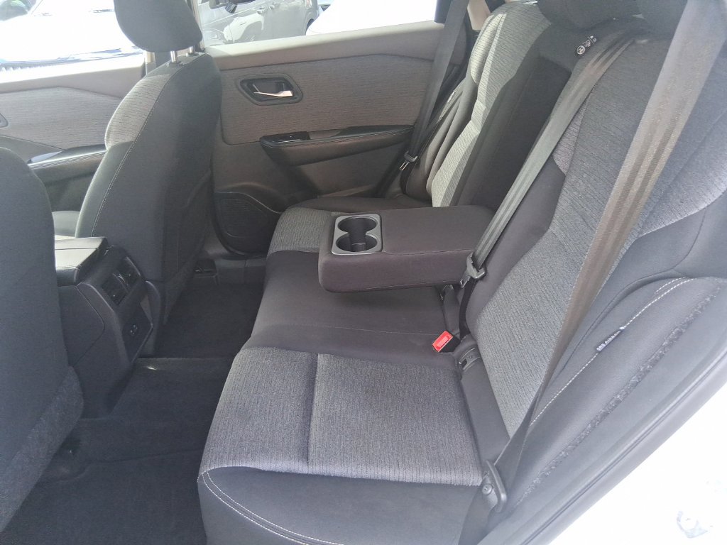 Used 2023 Nissan Rogue SV AWD/4WD image 17