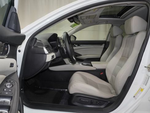 Used 2019 Honda Accord Touring image 11