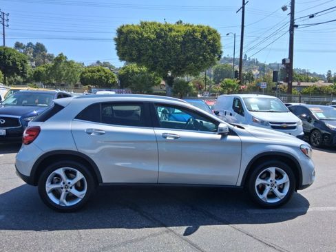 Used 2018 Mercedes-Benz GLA 250 4MATIC w/ Premium Package image 7