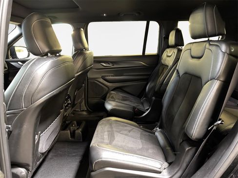 Used 2023 Jeep Grand Cherokee L Laredo image 24