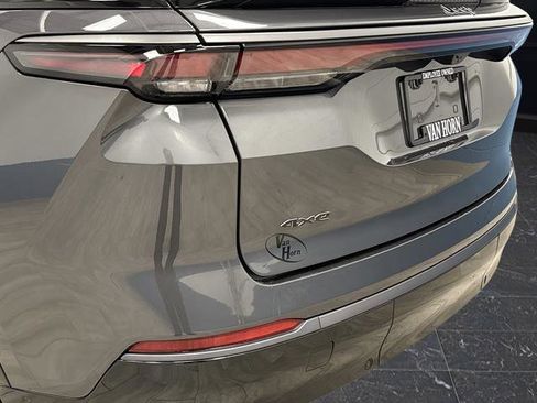 Used 2025 Jeep Wagoneer S Launch Edition image 37