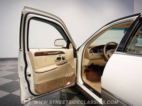 Used 2000 Lincoln Town Car Signature RWD image 37