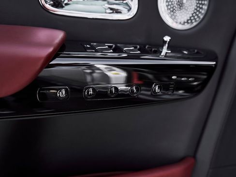 Used 2024 Rolls-Royce Phantom Sedan RWD image 48