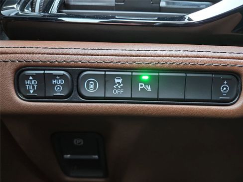 Certified 2023 Acura MDX SH-AWD w/Advance image 16