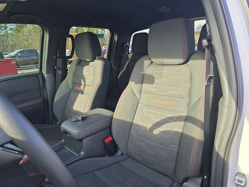 Used 2022 Nissan Frontier PRO-4X w/ Technology Package image 19