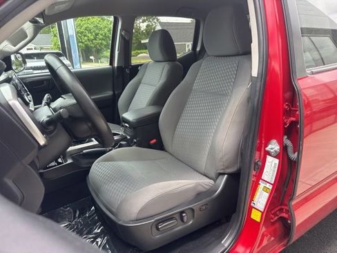 Used 2022 Toyota Tacoma SR5 AWD/4WD image 10