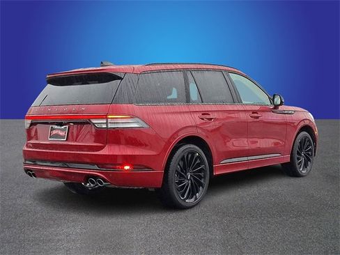 New 2026 Lincoln Aviator Reserve w/ Jet Appearance Package image 3