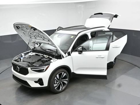 New 2026 Volvo XC40 B5 Plus w/ Climate Package AWD/4WD image 50