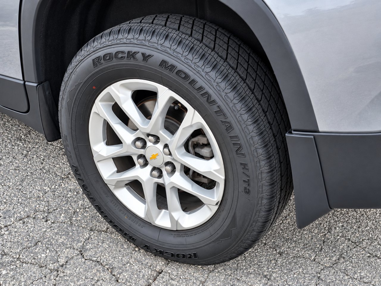 Used 2020 Chevrolet Traverse LS FWD image 10