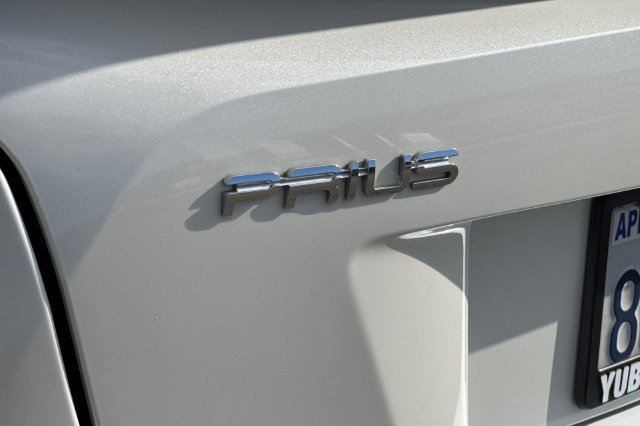 Used 2018 Toyota Prius Three FWD image 31