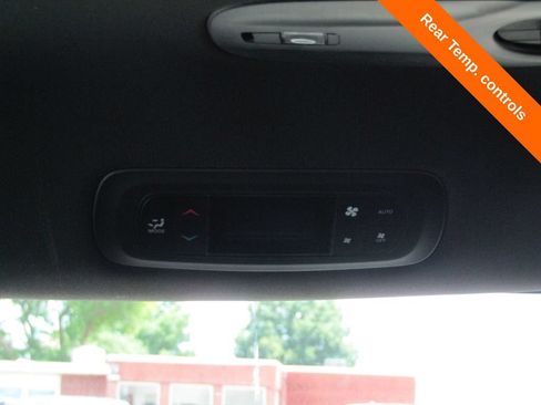 New 2027 Chrysler Pacifica Select AWD/4WD image 18