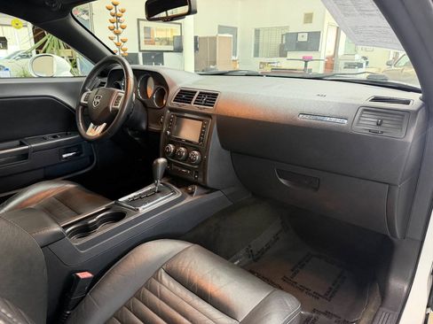 Used 2012 Dodge Challenger SXT RWD image 15