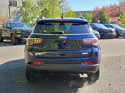Used 2017 Jeep Compass Latitude w/ Popular Equipment Group FWD image 5
