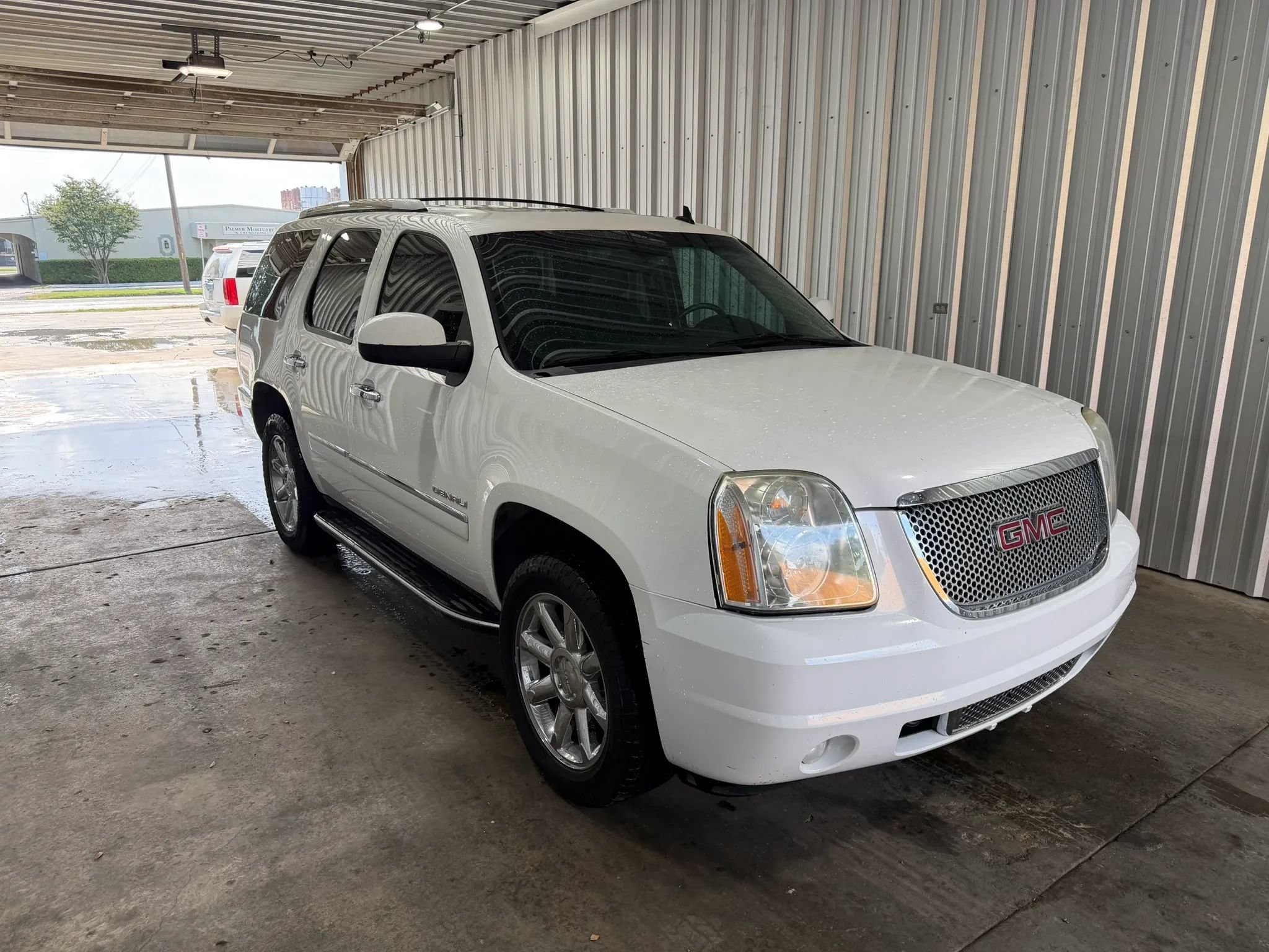 Used 2014 GMC Yukon Denali AWD/4WD image 4