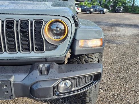 Used 2025 Jeep Gladiator Sport AWD/4WD image 27