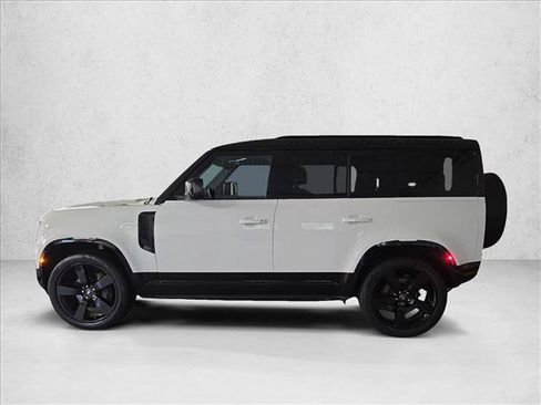 Used 2024 Land Rover Defender 110 X-Dynamic SE AWD/4WD image 8