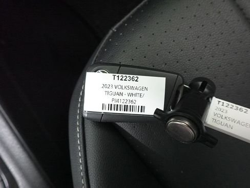 Used 2023 Volkswagen Tiguan SE w/ Panoramic Sunroof Package image 34