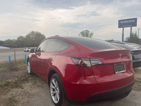 Used 2021 Tesla Model Y Long Range image 17