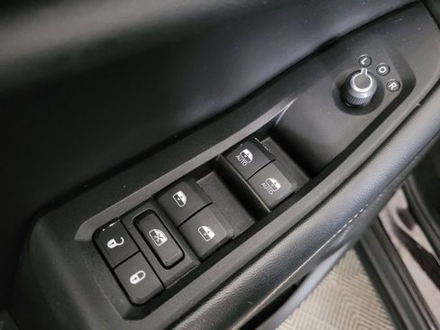Used 2022 Jeep Grand Cherokee L Limited RWD image 27